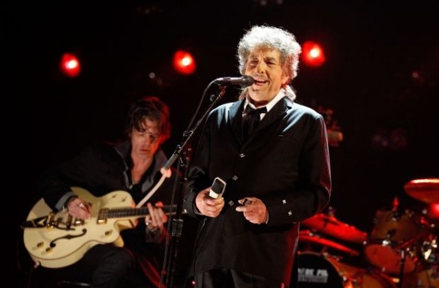 Боб Дилън най-после съобщи, че е спечелил Нобелова награда за литература