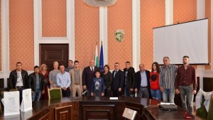 Министърът на спорта Красен Кралев и кметът Стефан Радев наградиха