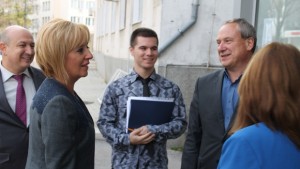 Мая Манолова Силните на деня злоупотребяват