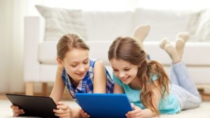 Учени доказаха че електронните устройства карат децата да затъпяват