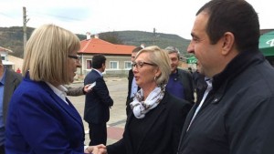 Цецка Цачева и Пламен Манушев посетиха Община Добрич и село