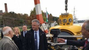 Вицеадмирал Манушев обеща съдействие за ремонт на кораба Академик