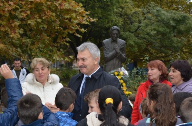 В Монтана почетоха Радичков