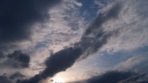 Облачно във вторник на места ще преръми