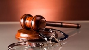 Съдът остави в ареста психичноболен нападнал мъж на улицата