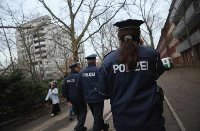 Германската полиция извършва обиски в пет провинции по подозрения в тероризъм