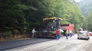 Инспектират ремонта на пътя за Рилския манастир