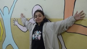 Тийнейджърка изрисува училището си ВИДЕО