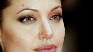 Секс робот има топла кожа и чертите на Анджелина Джоли