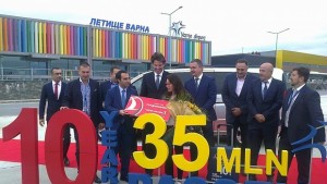 Американка стана 35милионния пътник на варненското летище СНИМКИ