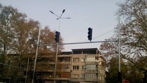 Монтираха новия светофар на бул Руски СНИМКИ