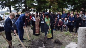 Положиха първия камък на църквата в Миролюбово