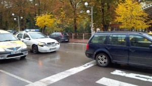 Патрулка удари Голф край Цветния пазар