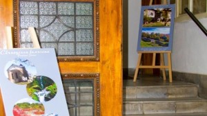 Изложбата Скъпоценни камъчета гостува в община Дряново