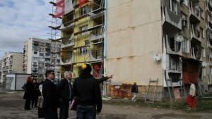 Кметът на Дупница доволен от работата по санирането на 23