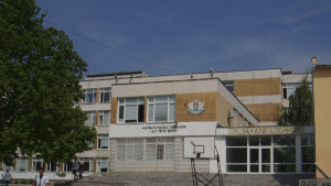 Родители проучват в какви условия учат децата