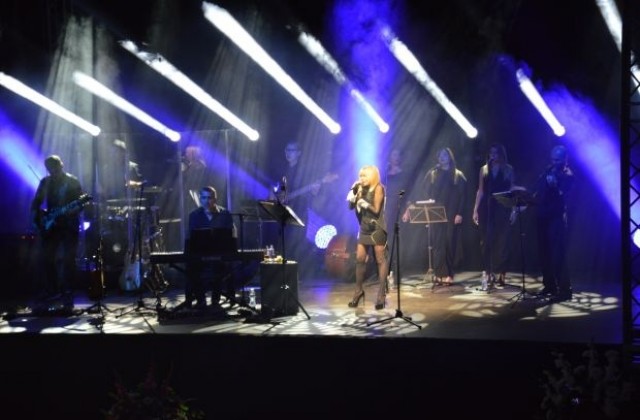 Хиляди пяха с Лили Иванова на концерта й в Благоевград