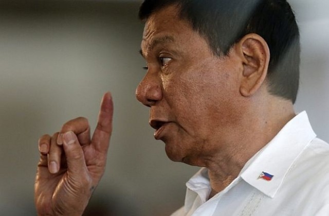 Филипинският президент Дутерте обещал на Бог повече да не ругае