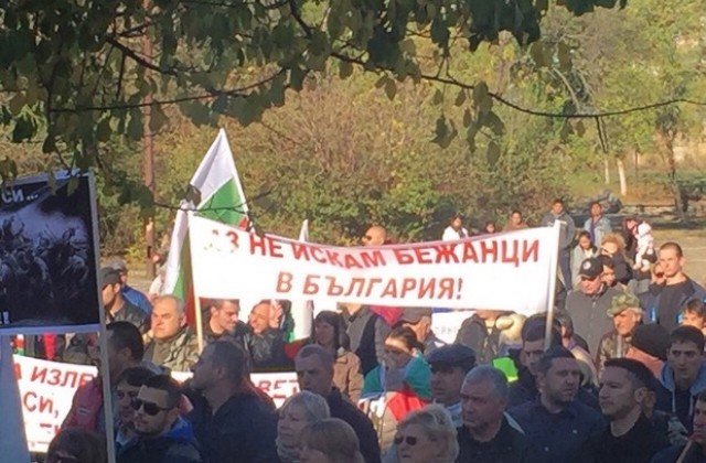 Над 300 души протестират в село Бояново