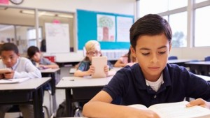 Момчетата четат помалко и пропускат цели страници