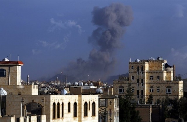 Кола бомба избухна пред централната банка в йеменския град Аден