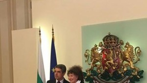 Президентът връчи почетен знак на народната изпълнителка Татяна Сърбинска