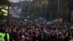 Концертът на Слави Трифонов събра хиляди на Орлов мост