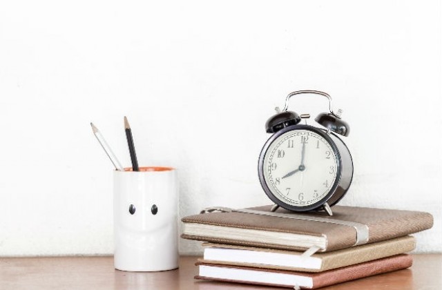 Върнахме часовниците с час назад