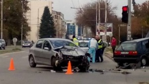 Тежка катастрофа във Варна двама души са ранени СНИМКИ