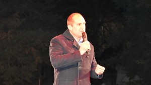 Ген Румен Радев Управляващите скочиха в ямата на компроматите а