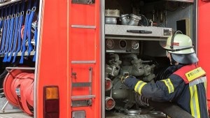 Пожарникари вадиха чужденец от катастрофирала кола