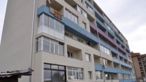 Санират 14 жилищни сгради в Разлог