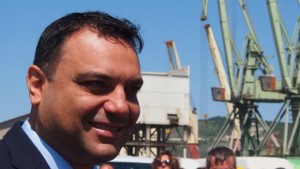 Купуват нов нефтосъбирач който ще домува в пристанището в Бургас