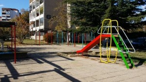 Предприемачи ГЕРБСливен освежиха две детски площадки в квартал Стоян Заимов