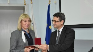 36 преподаватели от МУПлевен бяха удостоени с почетни знаци