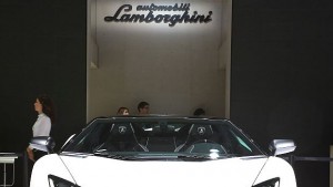 Косовар си направи сам реплика на Ламборгини ВИДЕО