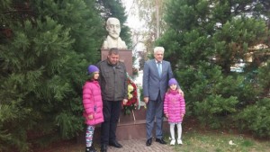 Венци цветя и награди до паметника на Христаки ПавловичДупничанина