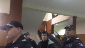 Обвинен в убийство иска домашен арест омръзнало му от затвора