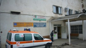 Почина жената пребита от сина си