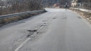 Общината ремонтира найразбитите пътища преди зимата
