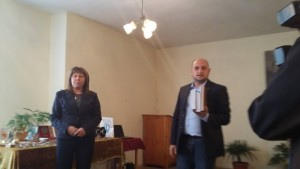 Д р Ибришимов подари книги от личната си колекция за