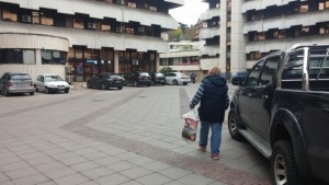 Предлагат преференциални такси за паркиране пред бившето ДКЦ