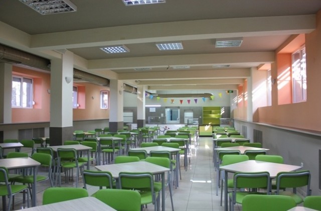 Обновена столова отваря врати в училище Иван Вазов в Плевен
