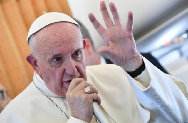 Папата направи разграничаване между бежанец и мигрант