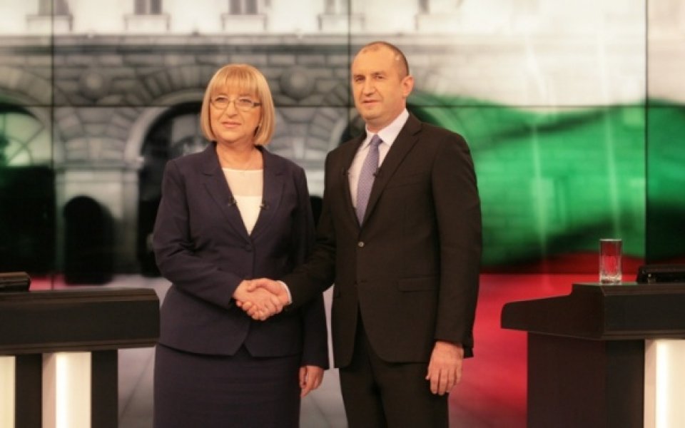 Българите избират президент между ген. Румен Радев и Цецка Цачева