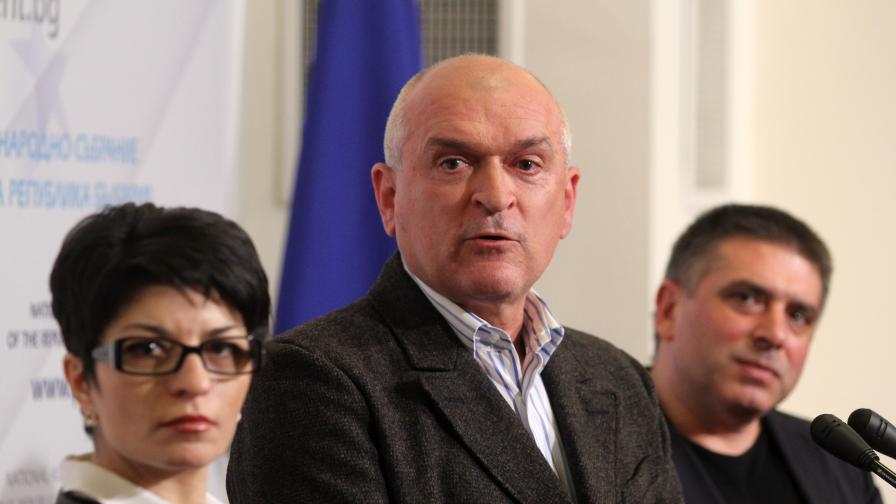 ГЕРБ бързат с въпросите от референдума на Слави