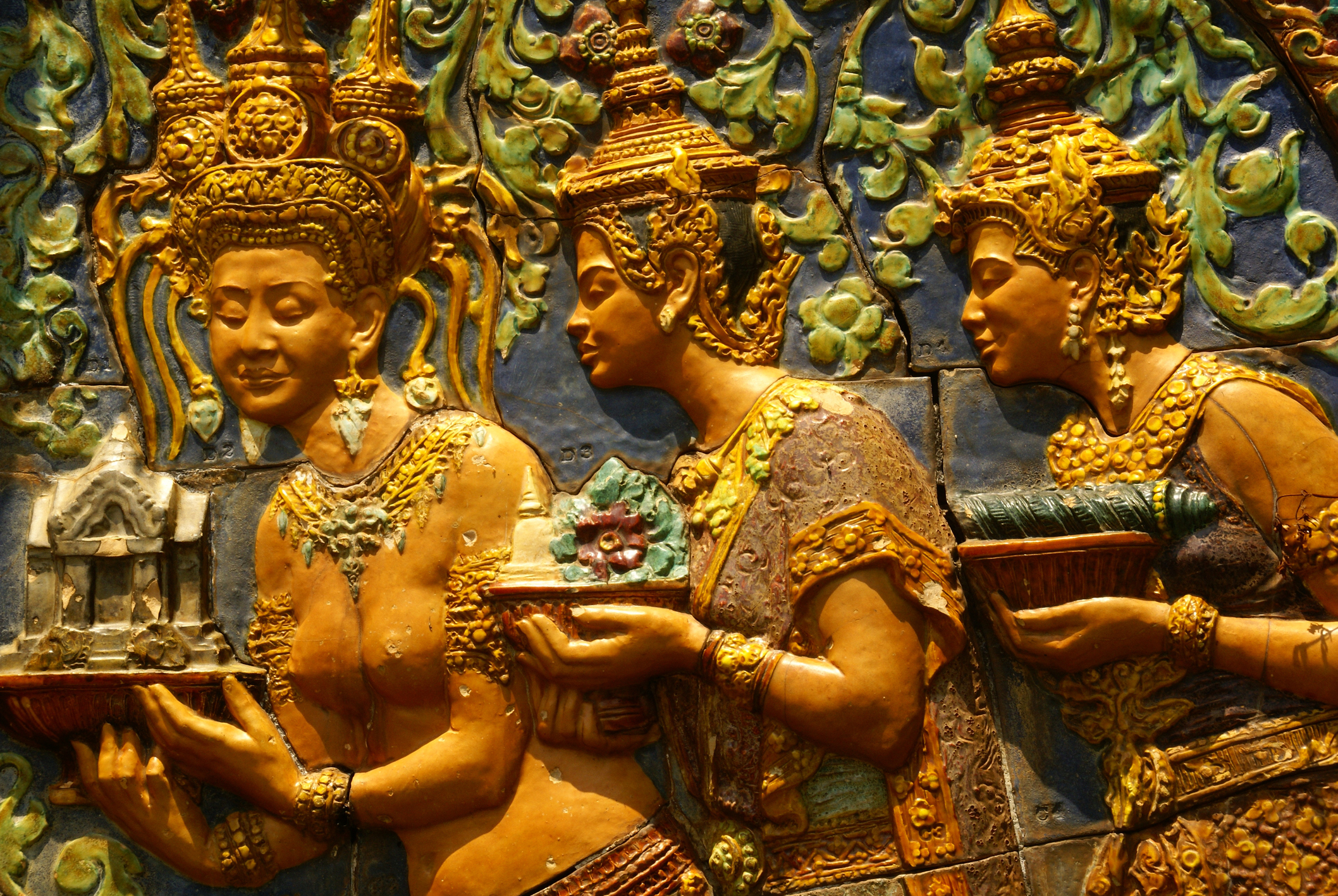 Перлата на Азия - така наричат столицата на Камбоджа Пном Пен. Градът, разположен на мястото, където се събират 3 реки: Басак, Саб и Меконг е на повече от 500 години.Ако искате да отидете там и да се потопите в тази многовековна история, култура и красива природа в съчетание с древни културни паметници, разгледайте нашата галерия