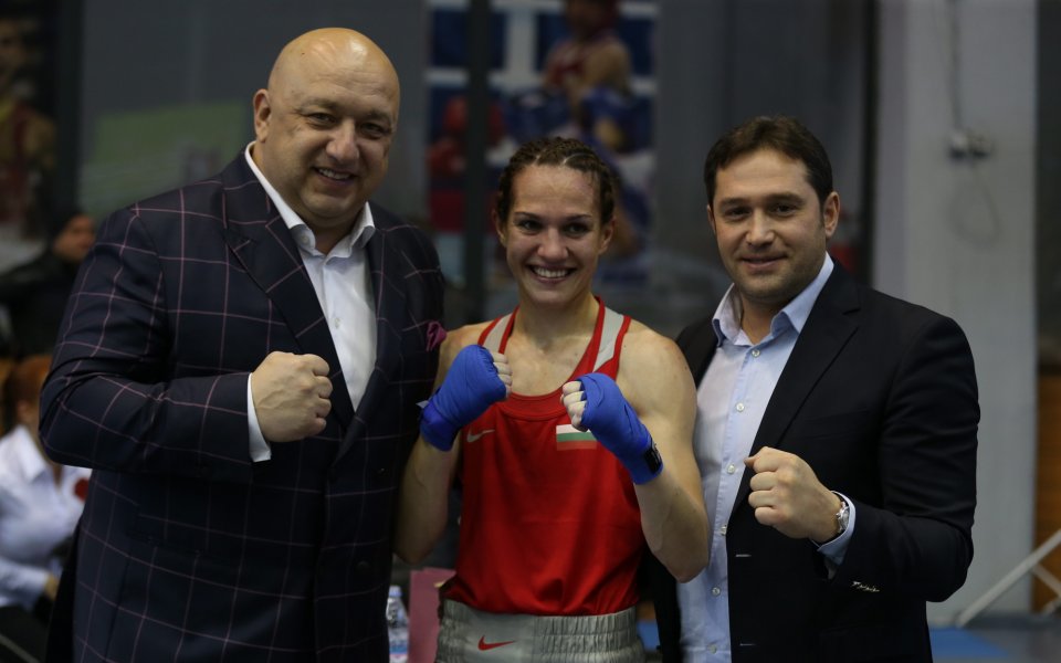 Асенова и Петрова ще боксират за европейските титли