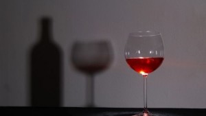 Забранява се продажбата и употребата на алкохол в заведенията в