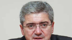 Трима чужденци се борят за едно място в Медицински университет